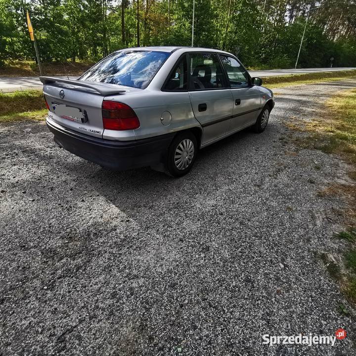 Zadbany opel Astra 14 8v benzynka gaz mały nieuszkodzony Staszów sprzedam