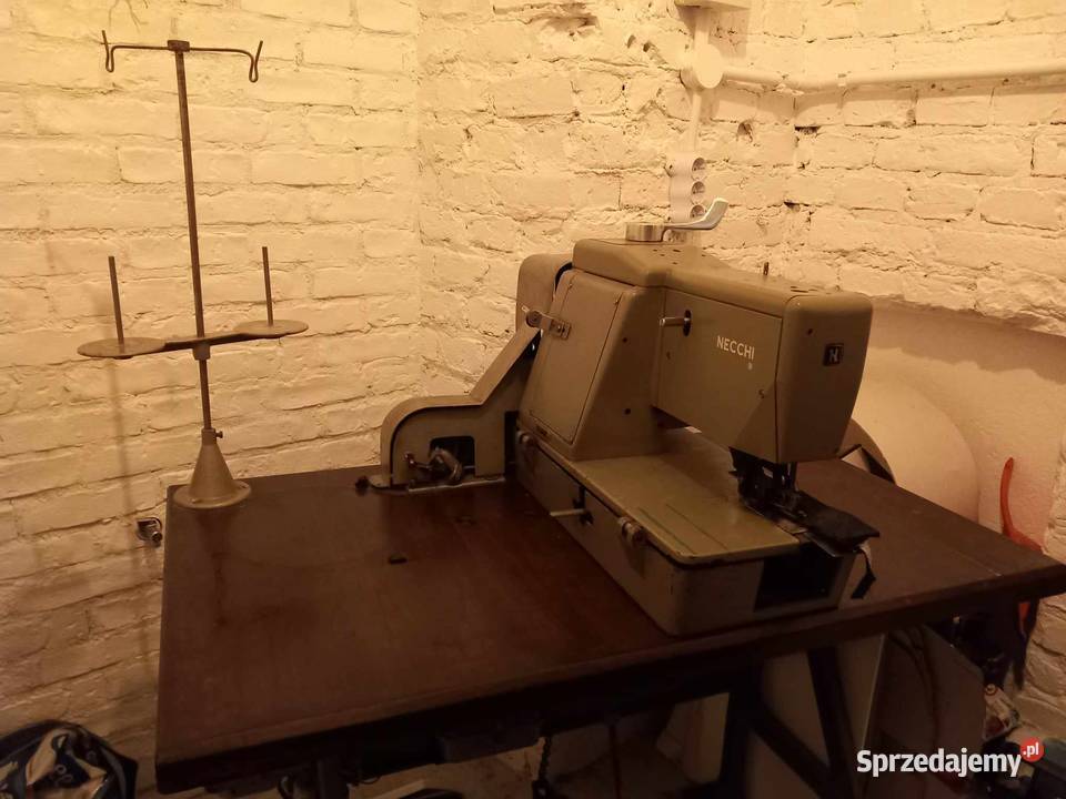 Profesjonalna Włoska Dziurkarka Odzieżowa NECCHI