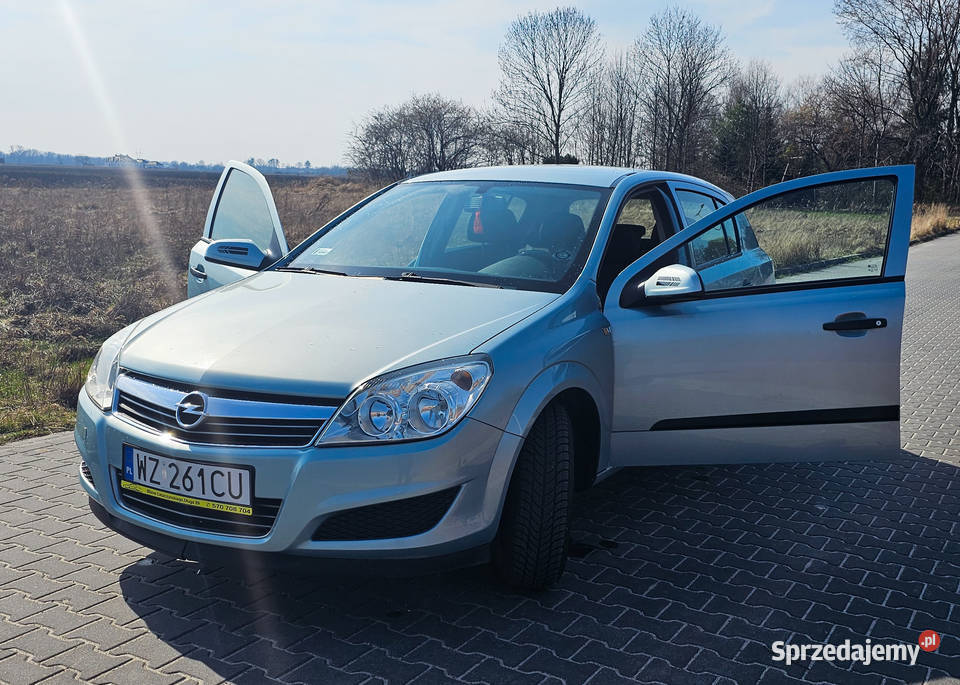 Opel Astra OPEL ASTRA H 14 90 66KW Błękitna Rok produkcji 2009 Astra
