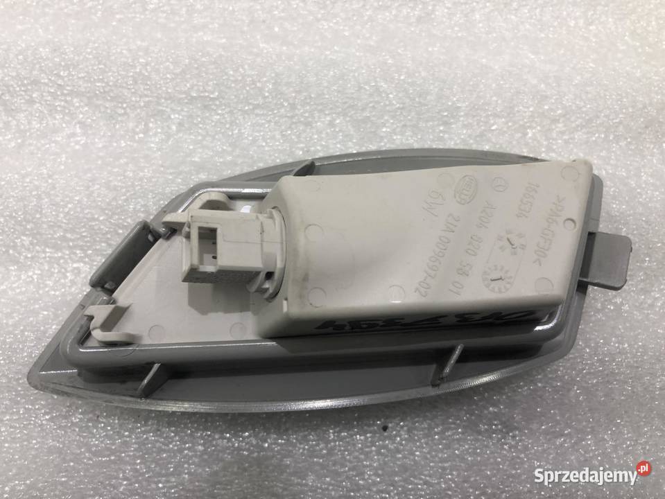 LAMPKA PODSUFITKI MERCEDES W204 A2048205301 osobowe sprzedam