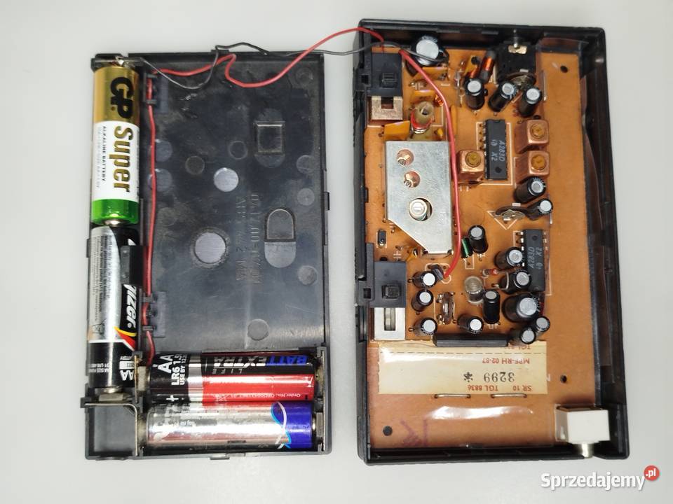 Unitra Miniaturowy odbiornik tranzystorowy R102 Zgierz