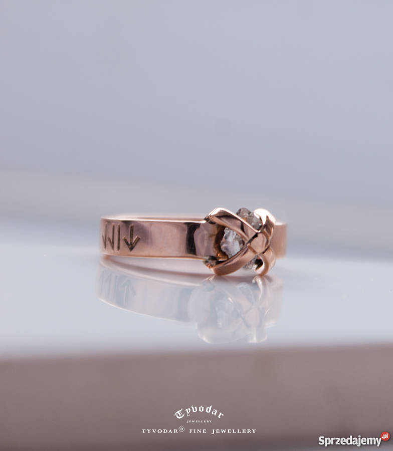 PIERŚCIONEK ZARĘCZYNOWY Z RUNAMI TYVODAR mazowieckie