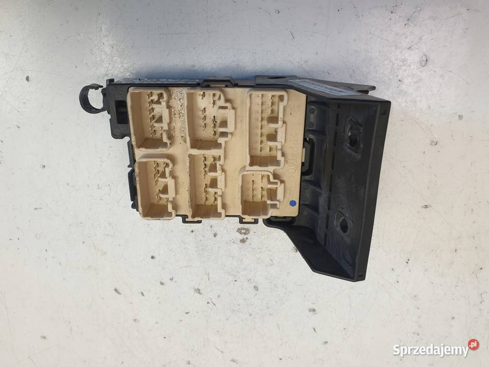 Corolla Verso II 22 D4D SKRZYNKA BEZPIECZNIKÓW osobowe sprzedam