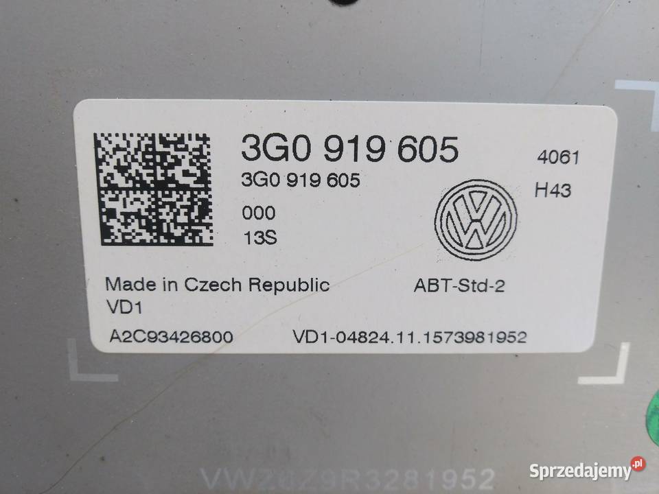 VW Touran III 16 wyświetlacz radio 3G0919605 Dębno