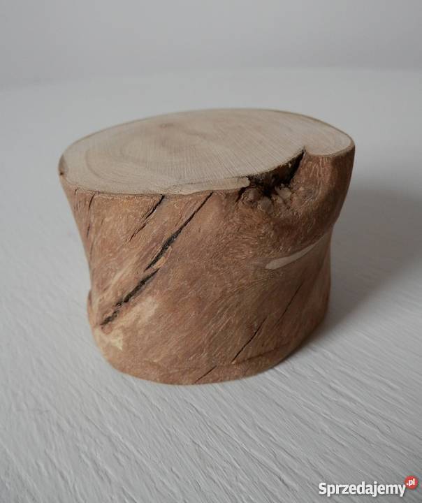 Pudełko drewniane na pierścionek z delikatną