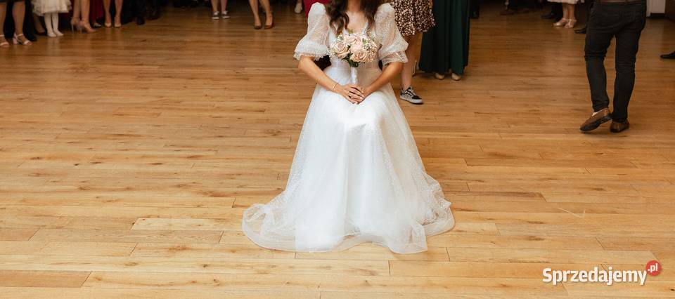 Sprzedam suknie slubną w kolorze śmietankowym 80cm