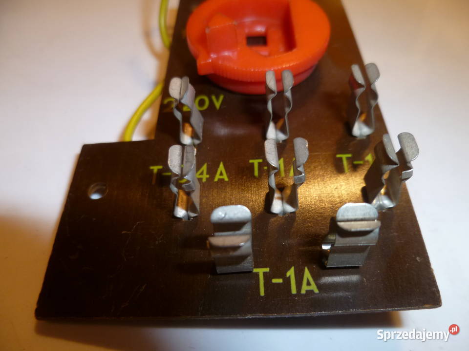 Płytka montażowa zgniazdami bezpiecznikowymi