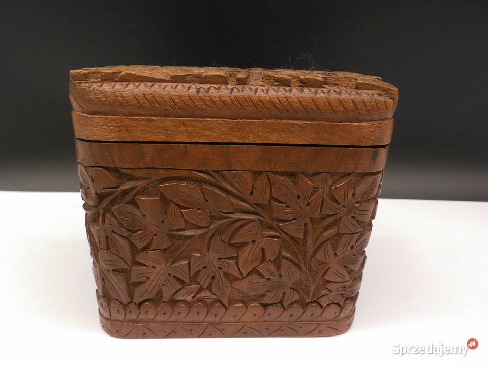 Unikalna Rzeźbiona Cigariera Humidor z Drewna
