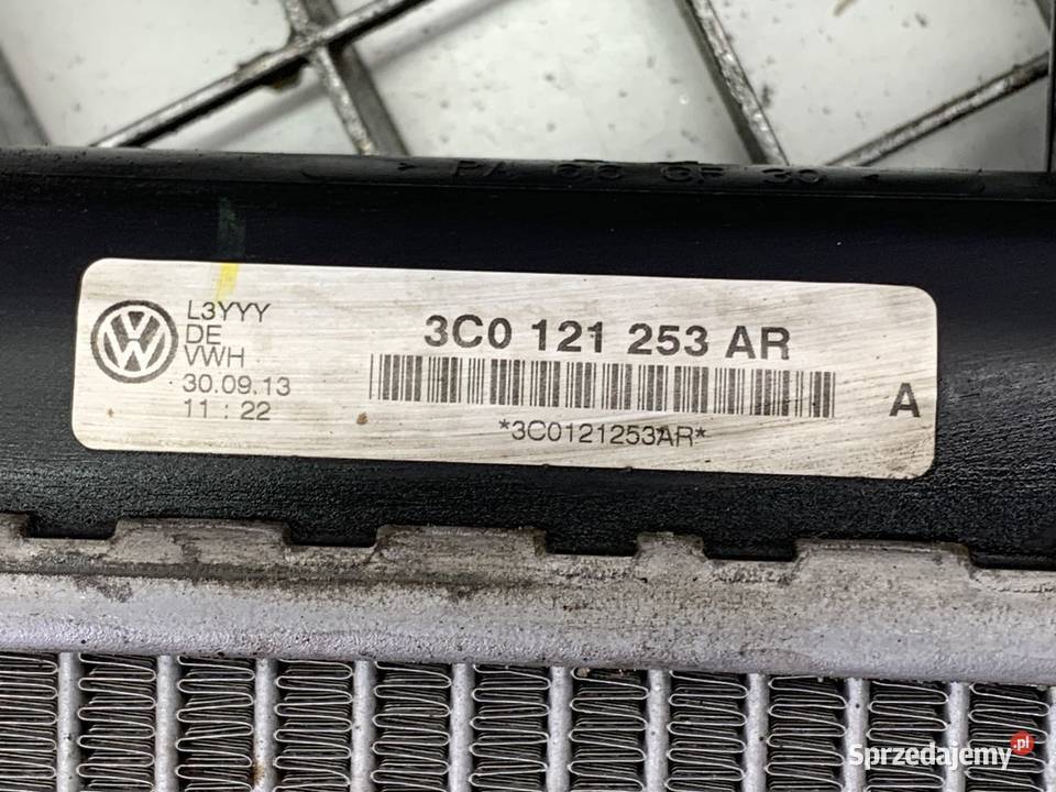 CHŁODNICA WODY VW PASSAT B7 20 140 3C0121253AR Chłodnie wody