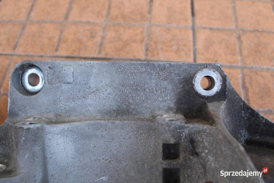 ŁAPA WSPORNIK ALTERNATORA VW BEETLE 20B osobowe
