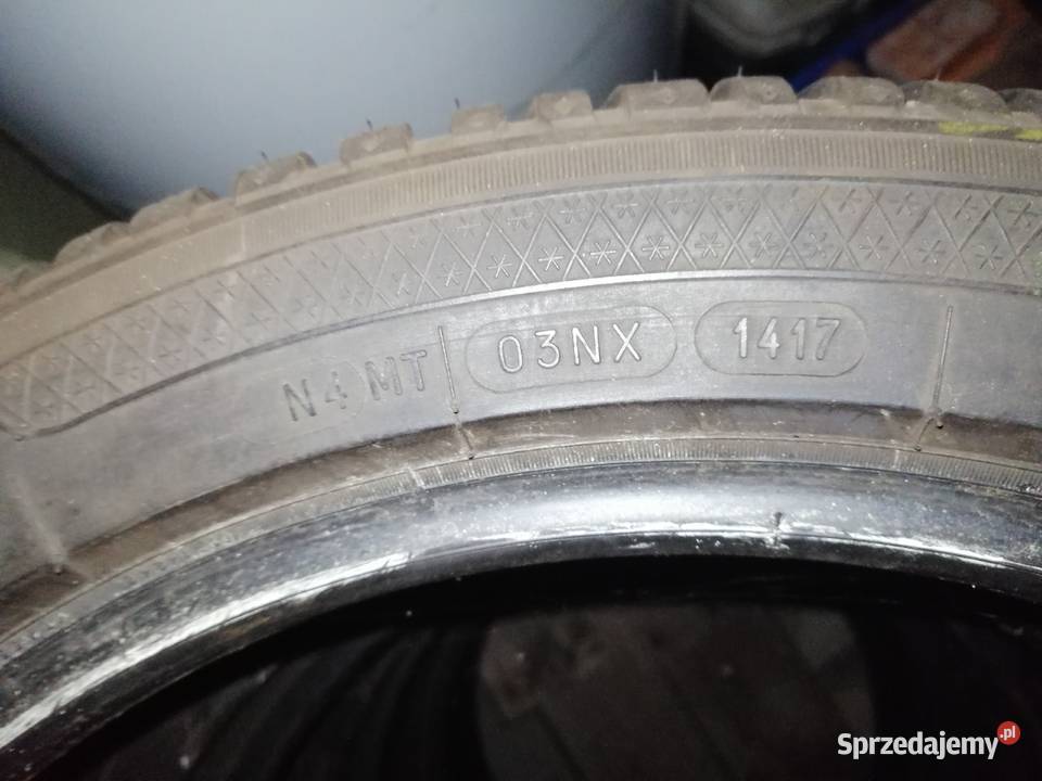 Opony zimowe 22545r18 sprzedam