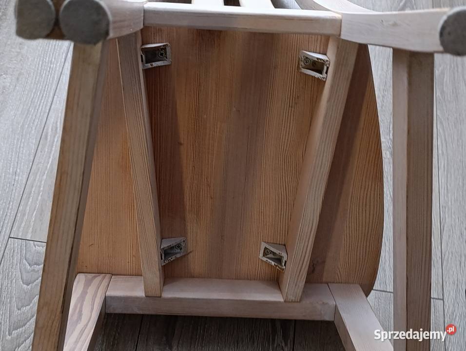 drewniane krzesło do jadalni w jasnym Meble