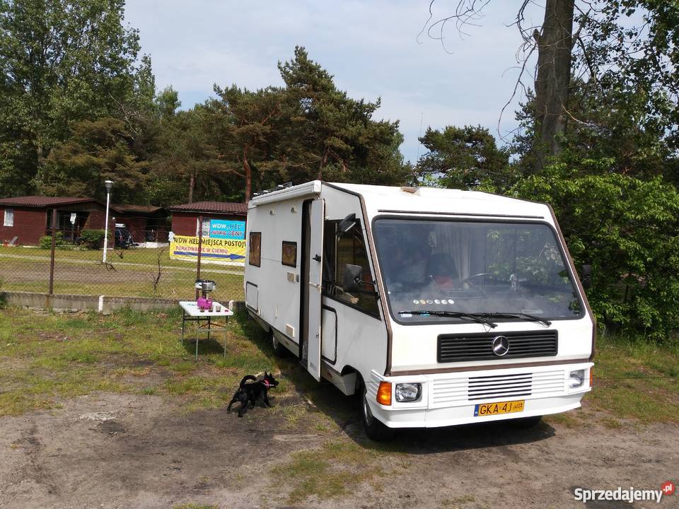 Zabytkowy Mercedes 602 camper Rumia