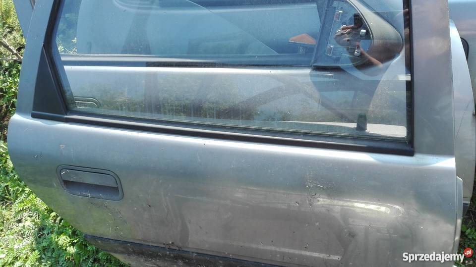 opel vectra a 95r drzwi 4 części blacharskie Zbiersk-Cukrownia sprzedam
