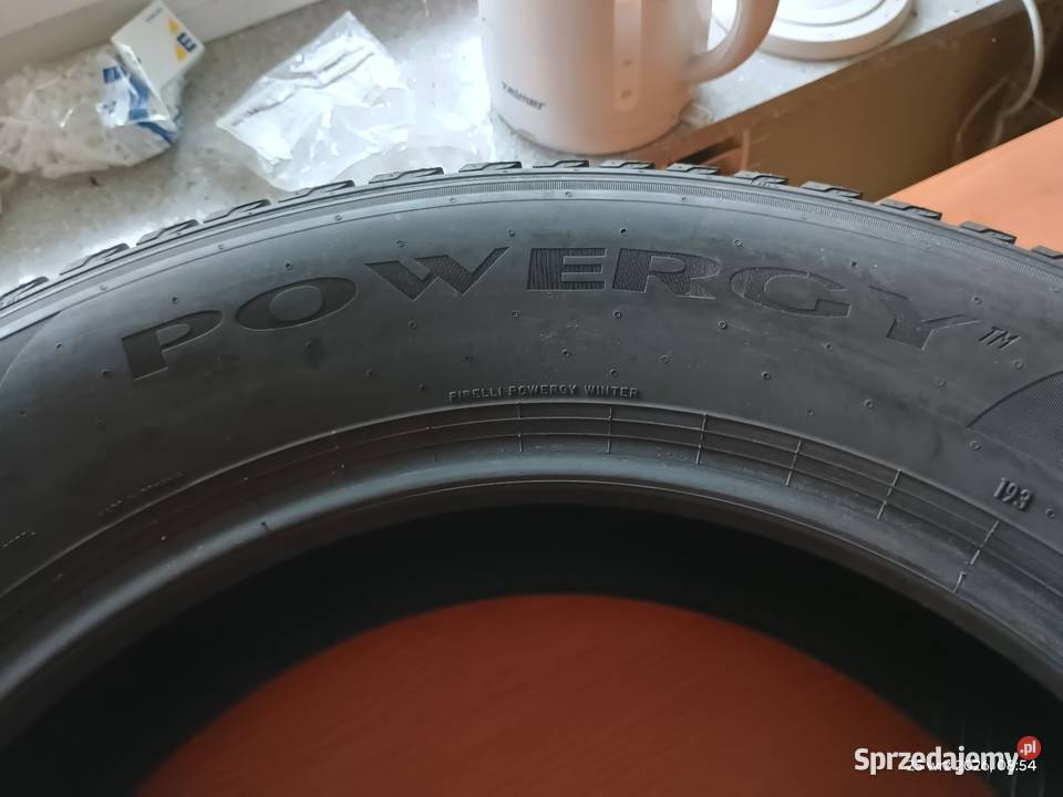 Opony zimowe PIRELLI POWERGY 215 65 17 2025 NOWE Samochodowe
