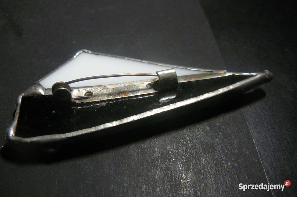 Broszka witrażowa białoczarna stara