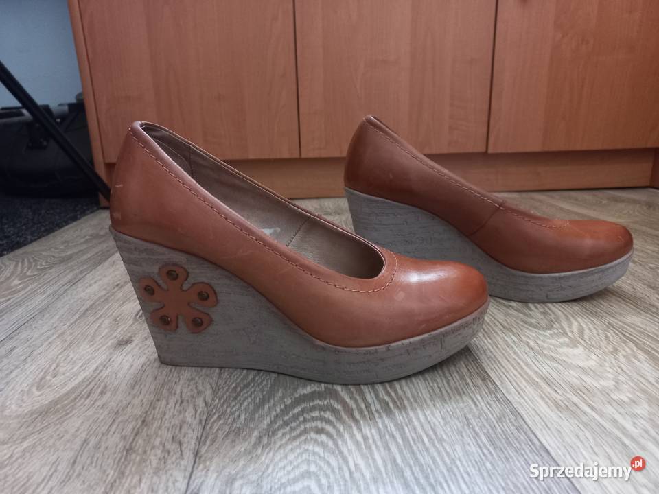 Buty skórzane czułenka pantofle na koturnie 39 Puławy