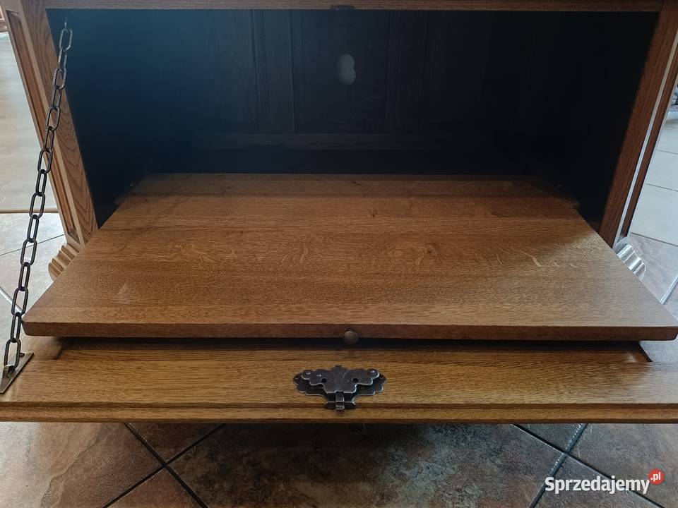 Ciężka dębowa skrzynia