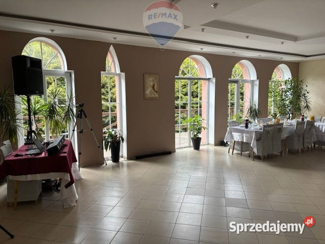 Budynek z mieszkaniem i dużym lokalem koło