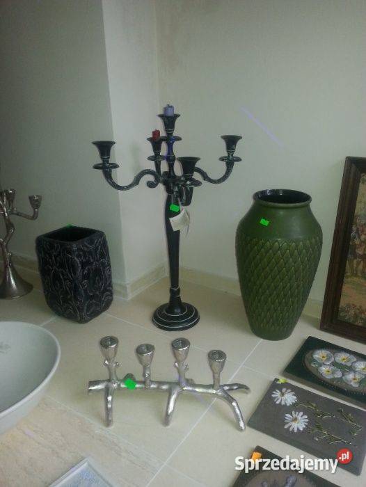 Piękny metalowy świecznik wysoki