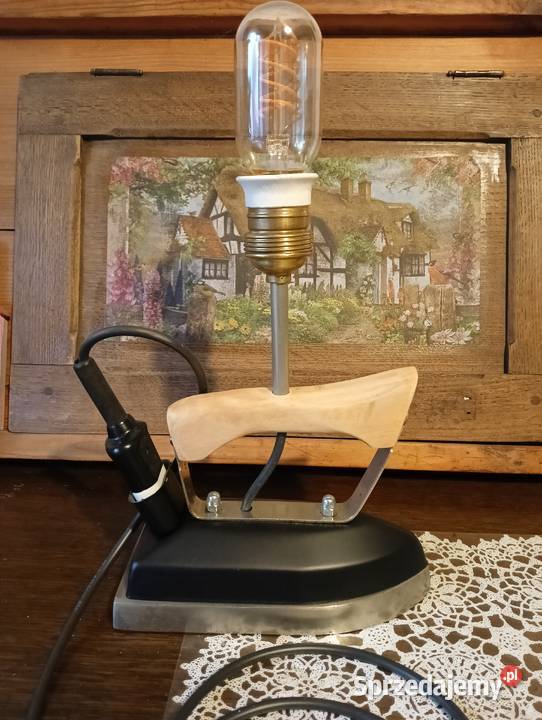 lampka na podstawie z żelazka