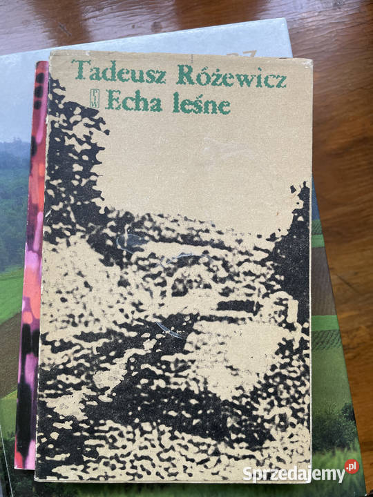 Biblioteczka skłądająca sięz ponad 150 tytułów