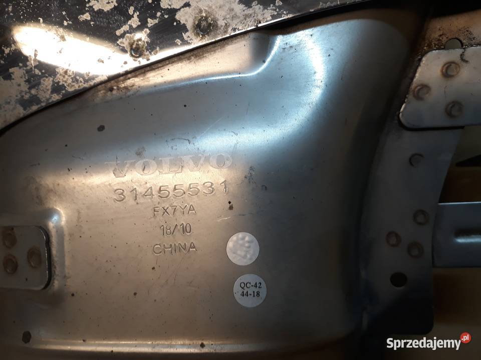 VOLVO S60 V60 II KOŃCÓWKA WYDECHU PRAWA TYŁ