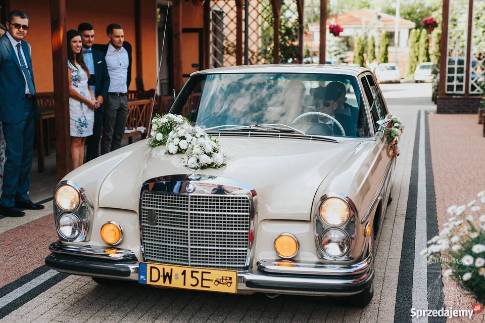 Zabytkowy amerykański Mercedes na Ślub Wrocław obsługa imprez