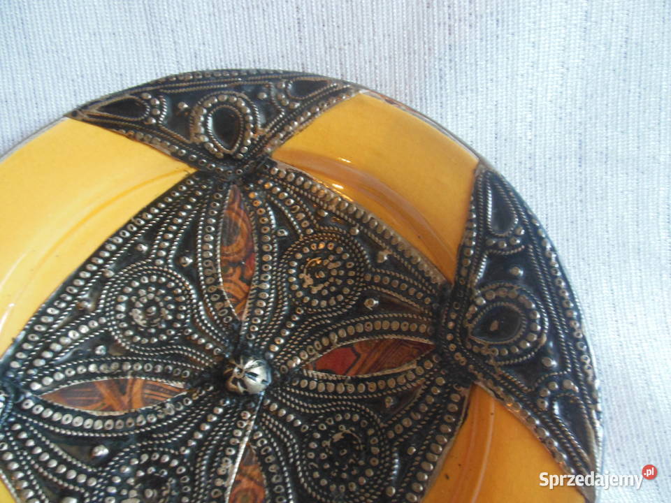 Talerz ceramiczny wiszący zdobiony brążem Kielce