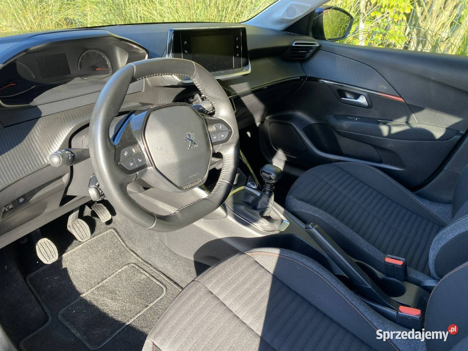Peugeot 208 Zadbany z oryginalnym niskim światła do jazdy dziennej Poznań