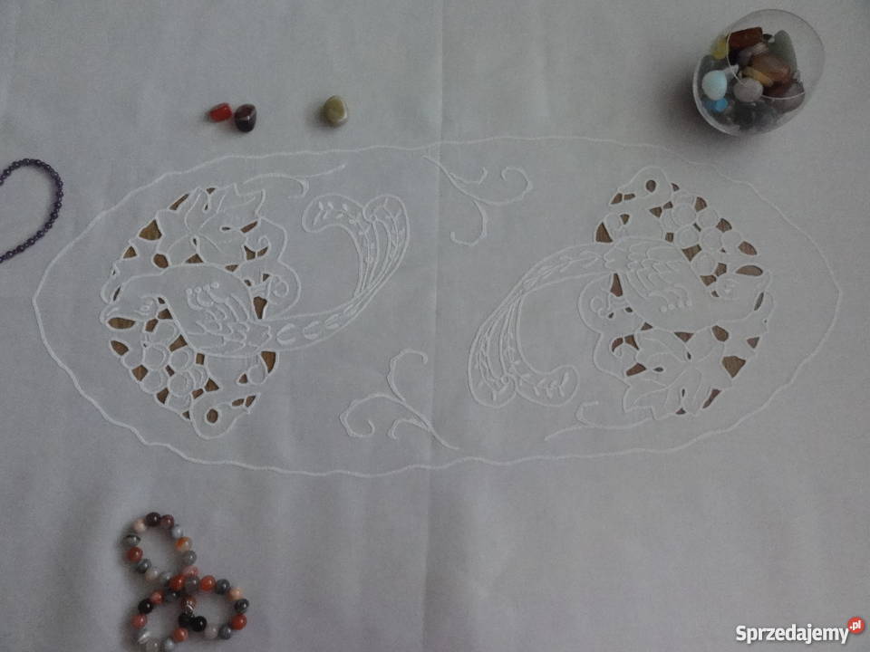 Obrus z pawiem i winogronami rękodzieło ręcznie