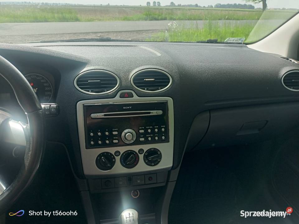 Sprzedam Ford Focus benzyna 16 sedan kupiony w polskim salonie Bułaków sprzedam