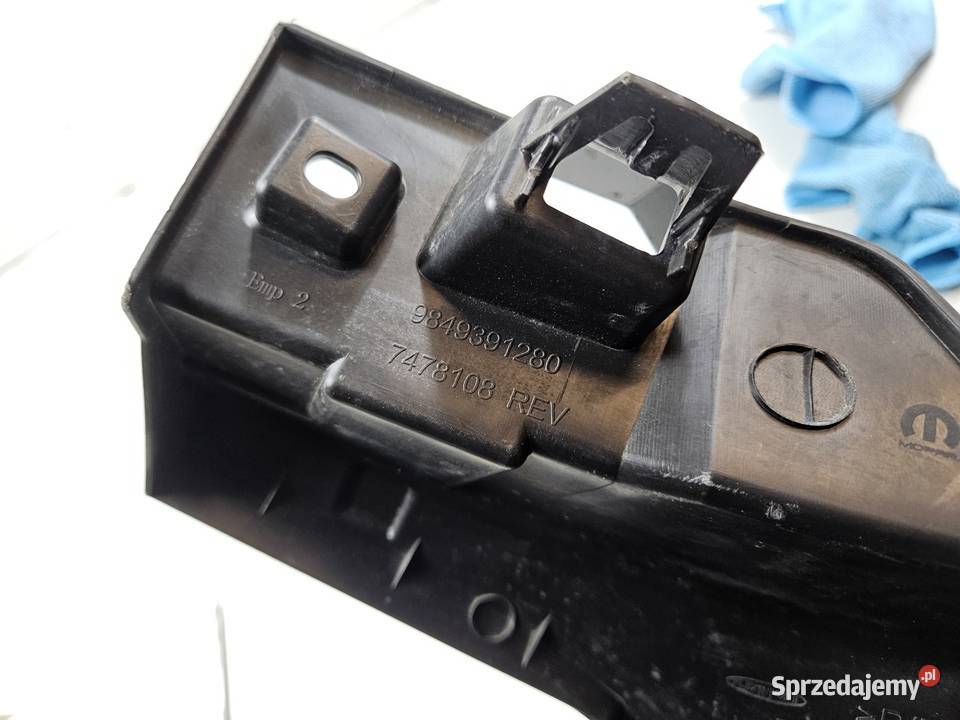 OPEL ZAFIRA LIFE LIFT ŚLIZG POD LAMPĘ PRAWY Międzychód