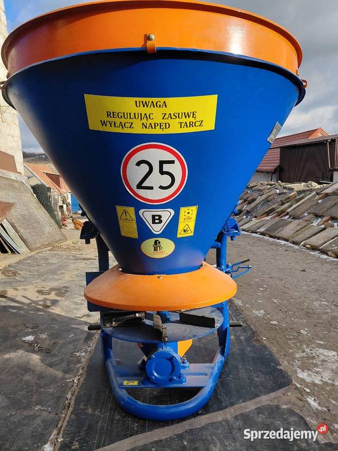 Rozsiewacz nawozu lejek AgrometBrzeg Nowy nieuszkodzony Uszew