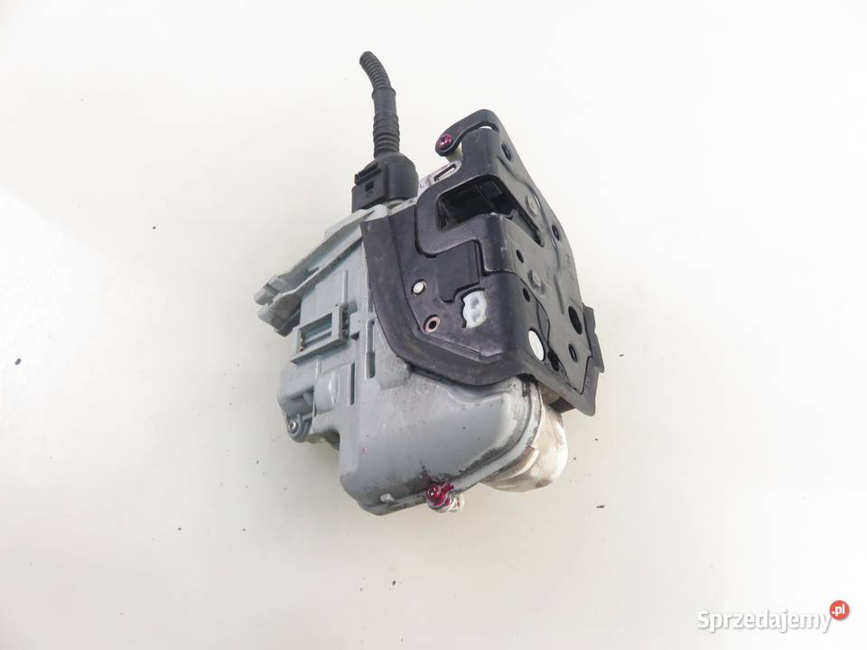 ZAMEK LEWY PRZEDNI AUDI A4 B8 8J1837015A