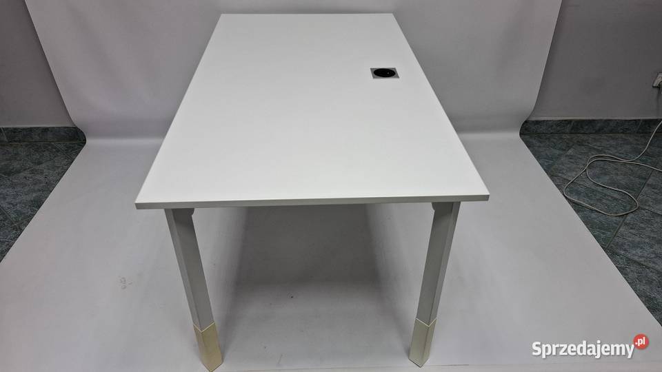 Biurko proste Kinnarps 140x80 białe z gniazdem sprzedam