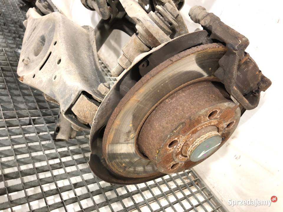 BELKA TYŁ VW PASSAT B7 SedanLimuzyna TYLNA