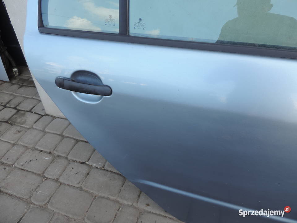 SKODA FABIA 1 HB 5D DRZWY PRAWY TYŁ 9151 Rok produkcji 2002 Drzwi małopolskie