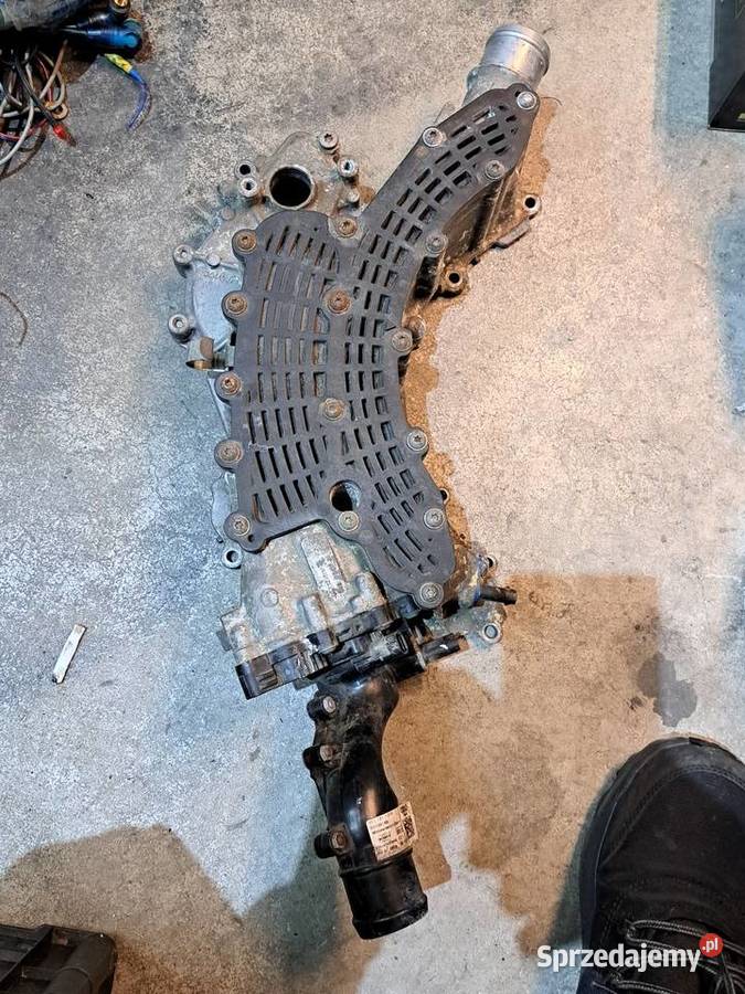 Termostat obudowa Audi SQ7 A8 057121111P