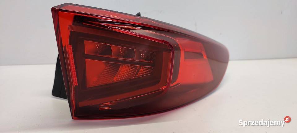 CUPRA FORMENTOR LAMPA PRAWY TYŁ 5FF945208