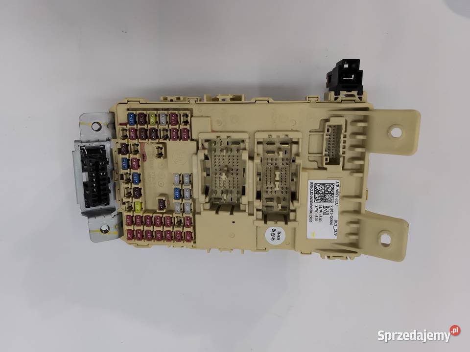 SKRZYNKA BEZPIECZNIKÓW HYUNDAI BAYON 12 osobowe