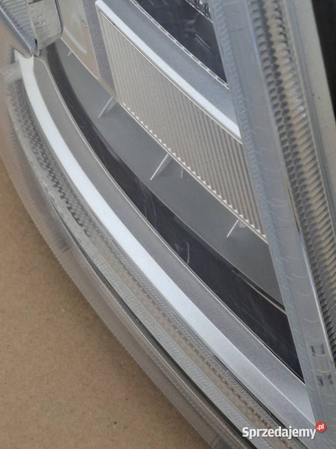 VOLVO FH5 FH 5 REFLEKTOR PRAWY FULL LED LAMPA Lampy przednie Bieleń