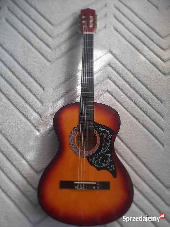 Nowa gitara klasyczna 78 i akcesoria Łańcut