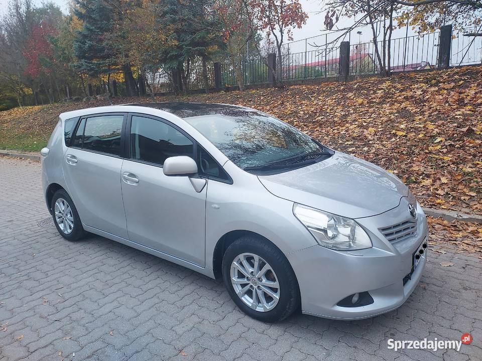 TOYOTA VERSO LIFT 16 benzyna bezwypadkowa Rok produkcji 2011 Białystok