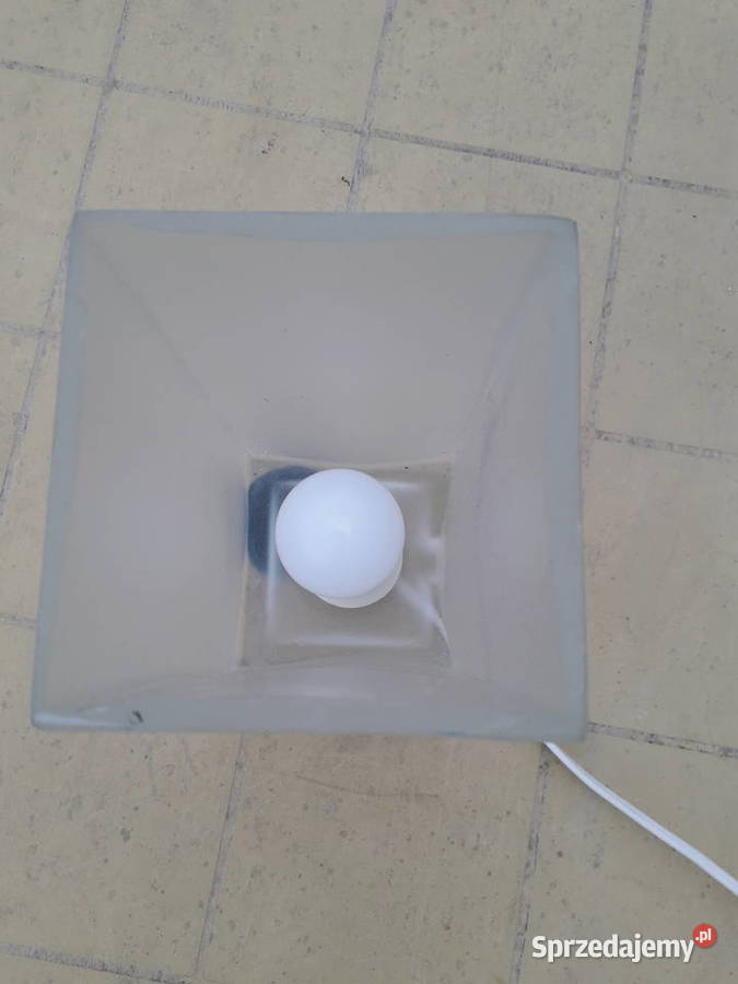 Minimalistyczna elegancka lampa IKEA Grn