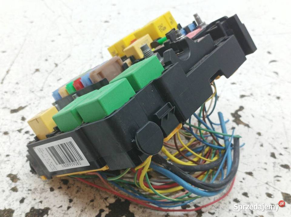 SKRZYNKA BEZPIECZNIKÓW 9808959080 20 D 122 Skrzynki bezpieczników