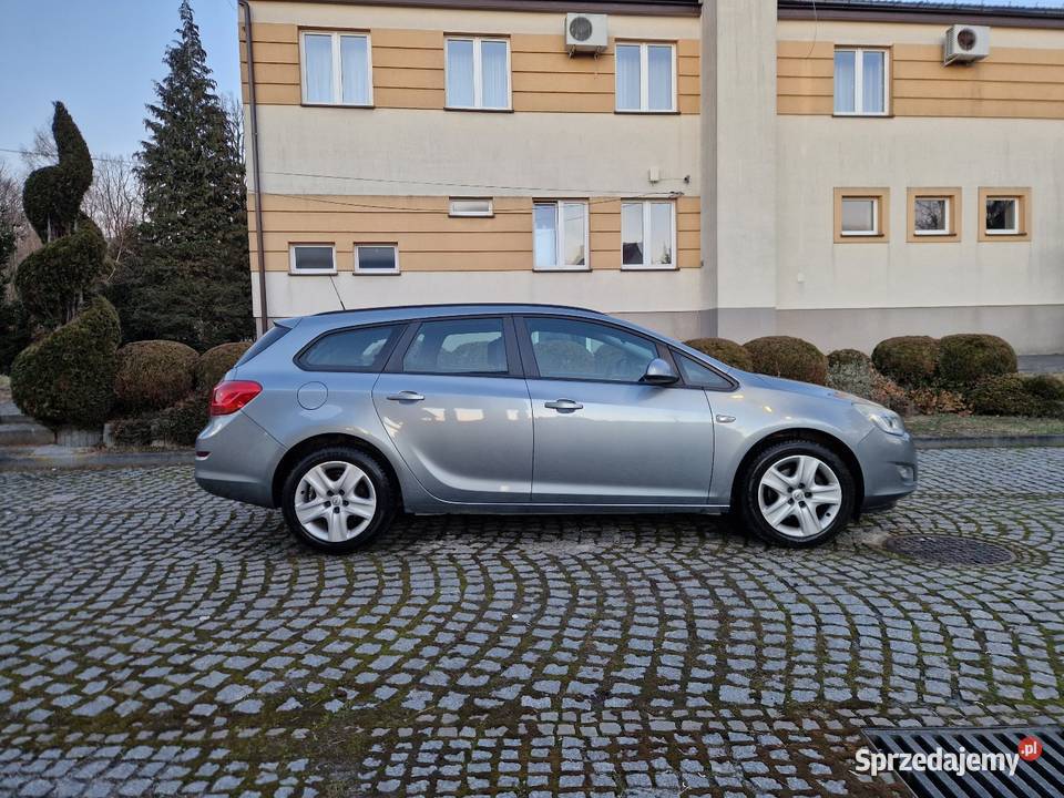 Opel Astra J SportTourer 20 CDTi Klimatyzacja szary Ryglice