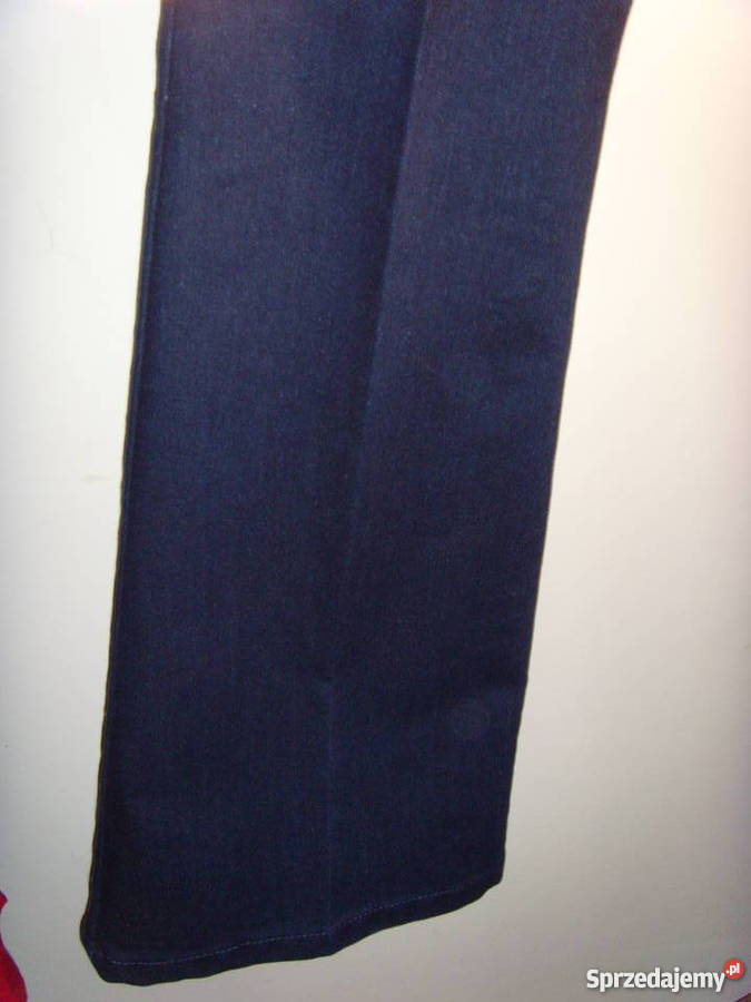 Jeansy Denim firmy Bershka rozszerzane u dołu Moda i Styl Warszawa sprzedam