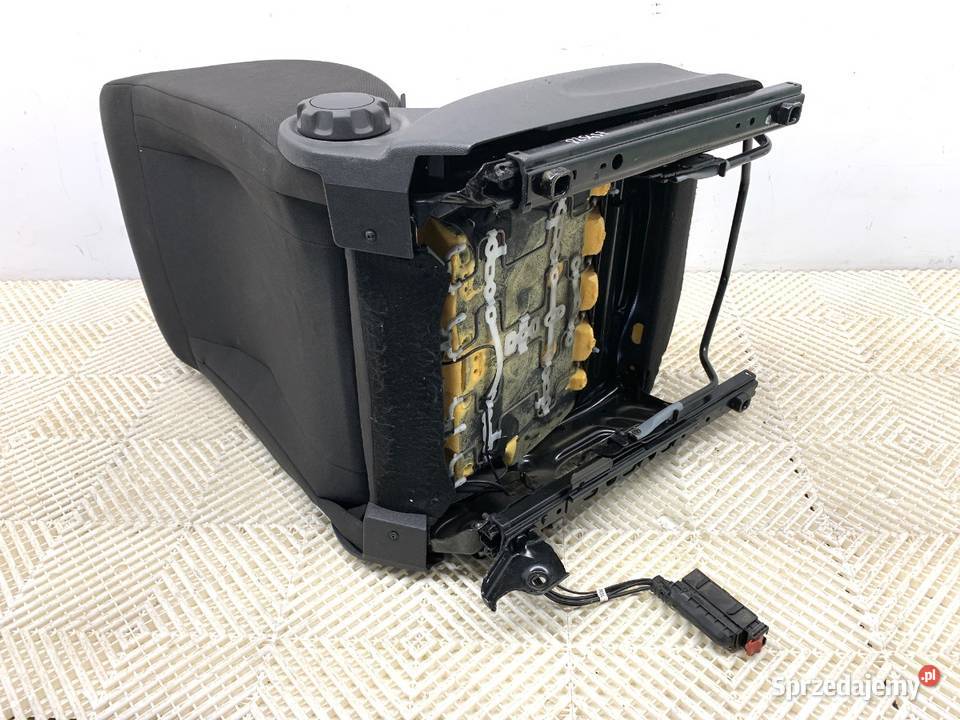 FOTEL PRAWY PRZÓD OPEL CORSA E Hatchback