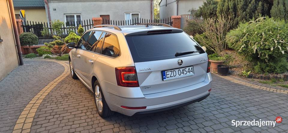 Skoda Octavia III Salon srebrny